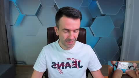 Snapshot of hard_and_juici chatting on 04.20.26 Steve online show from 04.20.26