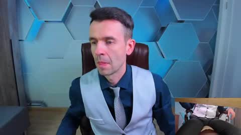 Snapshot of hard_and_juici chatting on 04.22.26 Steve online show from 04.22.26
