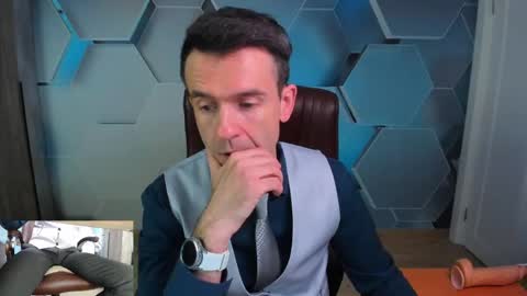 Snapshot of hard_and_juici chatting on 04.30.26 Steve online show from 04.30.26
