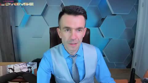 Snapshot of hard_and_juici chatting on 05.19.26 Steve online show from 05.19.26