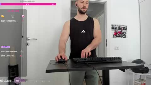 Snapshot of hard_chriss chatting on 06.05.26 Hard Cock online show from 06.05.26