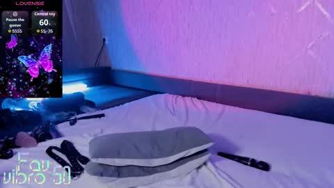 Mia online show from 11.11.25