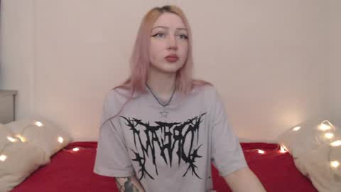 Snapshot of hardcore_x chatting on 04.27.26 Emily online show from 04.27.26