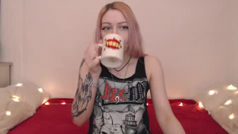 Snapshot of hardcore_x chatting on 04.28.26 Emily online show from 04.28.26