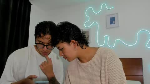 Snapshot of hardcoreheat_ind chatting on 05.29.26 kade and demi independent models online show from 05.29.26