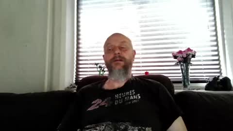 Snapshot of hardmrlazy chatting on 04.28.26 MrLazy online show from 04.28.26