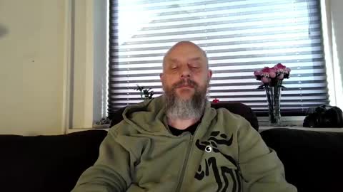 Snapshot of hardmrlazy chatting on 05.21.26 MrLazy online show from 05.21.26
