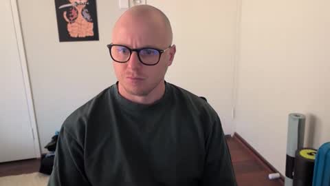 Snapshot of hardon911 chatting on 11.10.25 Stand Lee online show from 11.10.25