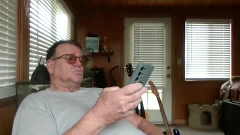 Snapshot of hardsweetandsticky chatting on 04.22.26 HSS online show from 04.22.26