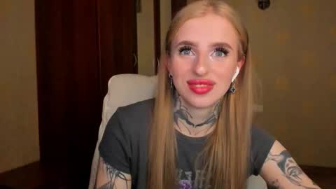 Snapshot of harley_kimm chatting on 09.12.25 Julia online show from 09.12.25