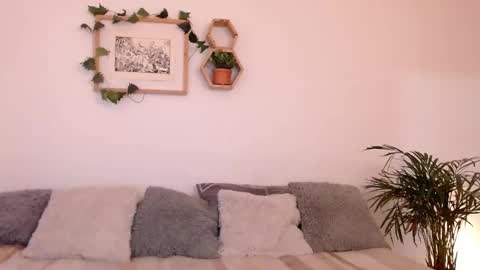 Harmony    Please help me to reach 100 thumbs up online show from 12.30.24