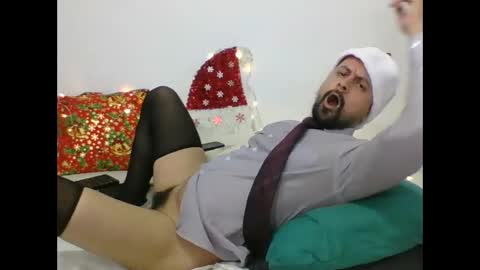 Snapshot of harry_goldenmillerx10fun chatting on 12.27.24 Harry online show from 12.27.24