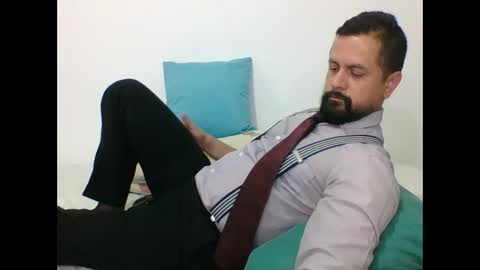 Snapshot of harry_goldenmillerx10fun chatting on 03.12.25 Harry online show from 03.12.25