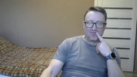 Snapshot of harrysnake chatting on 12.21.24 HarrySnake online show from 12.21.24