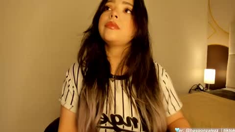 Snapshot of has_gonzalezz chatting on 04.20.26 has_gonzalezz online show from 04.20.26