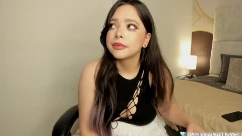 Snapshot of has_gonzalezz chatting on 04.21.26 has_gonzalezz online show from 04.21.26