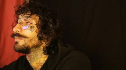 Snapshot of hatsumotokyoto chatting on 02.15.25 More content   2   online show from 02.15.25