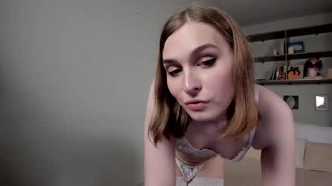 Mia online show from 11.21.25