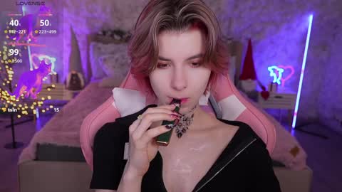 Snapshot of haylaamber chatting on 12.17.24 haylaamber online show from 12.17.24