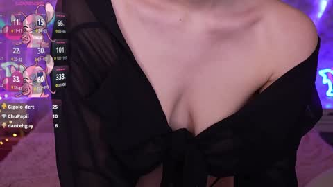 Snapshot of haylaamber chatting on 01.28.25 haylaamber online show from 01.28.25