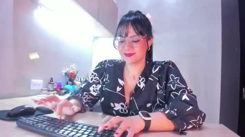 Snapshot of haylenpark chatting on 05.17.26 haylenpark online show from 05.17.26