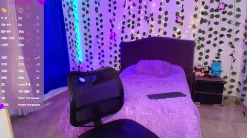 Snapshot of hazel_lynn_ross_ chatting on 12.03.24 HAZEL LYNN ROSS online show from 12.03.24