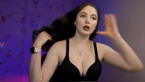 Hazel online show from 04.02.26