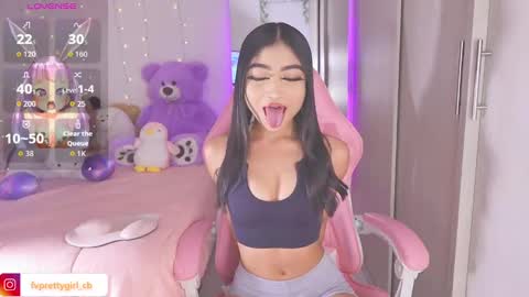 Snapshot of hazelbabee_ chatting on 11.12.25 Lynn online show from 11.12.25