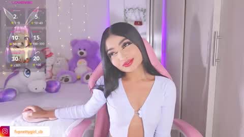 Snapshot of hazelbabee_ chatting on 12.20.25 Lynn online show from 12.20.25