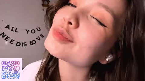 Snapshot of hazelhartshorn chatting on 04.29.26 Kira online show from 04.29.26