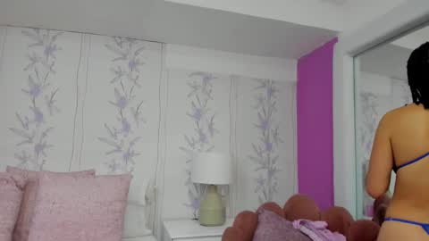 HazelMoret online show from 09.12.25