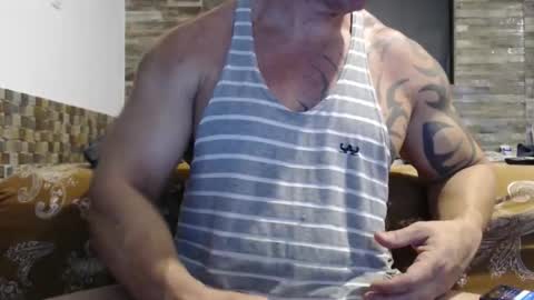 Snapshot of healedcarioca chatting on 10.17.25 Brazilian bigdick online show from 10.17.25