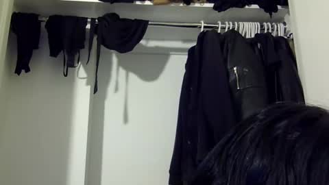 Snapshot of heatwavee chatting on 12.01.24 heatwavee online show from 12.01.24