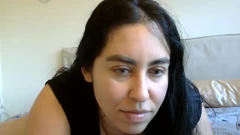 Snapshot of heatwavee chatting on 12.31.24 heatwavee online show from 12.31.24