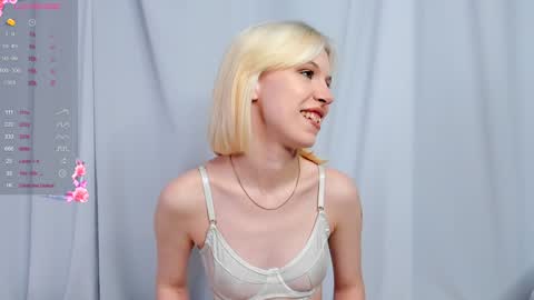 Snapshot of heaven_blonde chatting on 12.25.24 Our names are Anette and Alice online show from 12.25.24