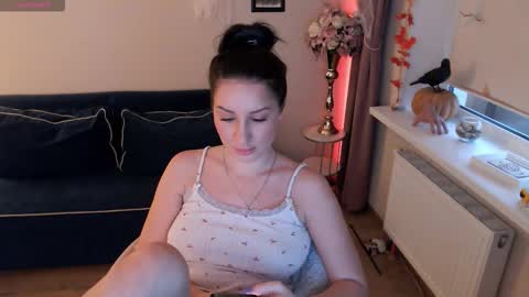 Snapshot of heaven_chloe chatting on 11.13.25 Heaven girl online show from 11.13.25