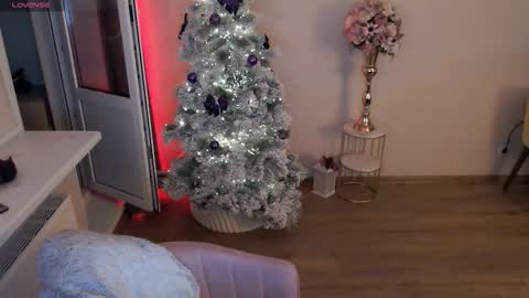 Snapshot of heaven_chloe chatting on 12.03.25 Heaven girl online show from 12.03.25