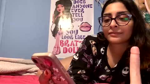 Snapshot of heavensbunny chatting on 12.27.24 heaven the muslim slut online show from 12.27.24