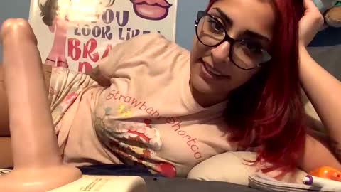 Snapshot of heavensbunny chatting on 01.03.25 heaven the muslim slut online show from 01.03.25