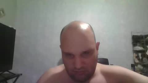 Snapshot of heavy_rebellxc chatting on 01.01.25 Heavy Rebell online show from 01.01.25