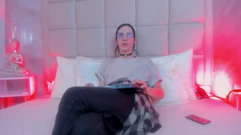 Keira Hecate online show from 11.30.25