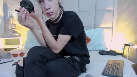 Keira Hecate online show from 12.20.25