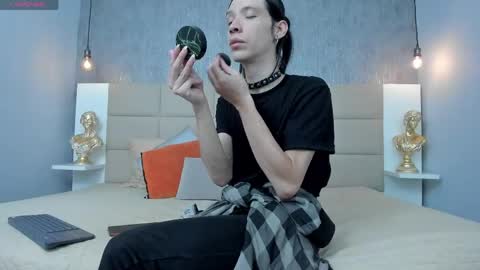 Snapshot of hecate1_ chatting on 04.18.26 Keira Hecate online show from 04.18.26