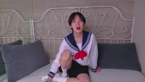 HEEJIN online show from 10.29.25