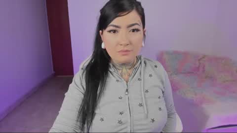 Snapshot of heey_kitty chatting on 06.11.26 IM EMY online show from 06.11.26
