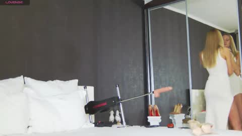 Helen online show from 11.29.25