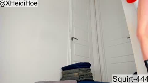 Snapshot of heidiandfriends chatting on 06.21.26 Manyvids online show from 06.21.26