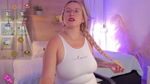 Snapshot of heidishayk chatting on 01.24.25 ANTARA REY online show from 01.24.25