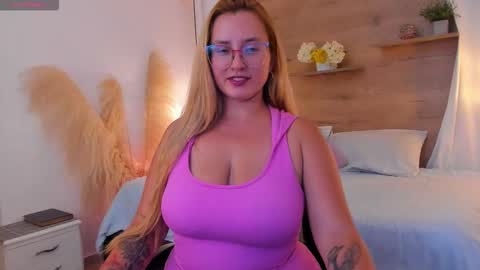 Snapshot of heidishayk chatting on 09.10.25 ANTARA REY online show from 09.10.25