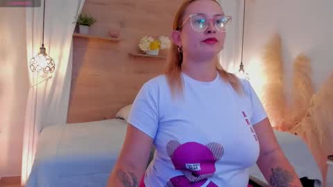 Snapshot of heidishayk chatting on 09.16.25 ANTARA REY online show from 09.16.25